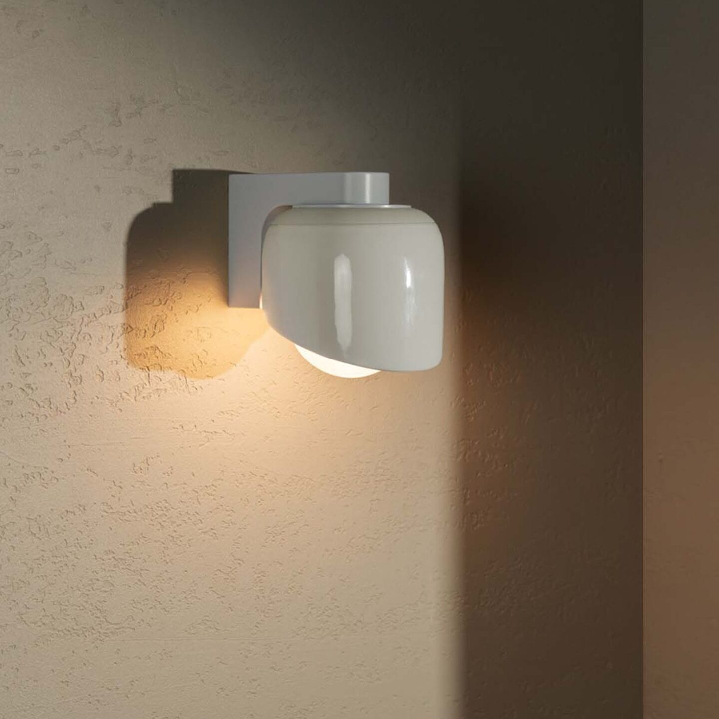 Terra 0.5 Wall Light Vanilla, White Satin